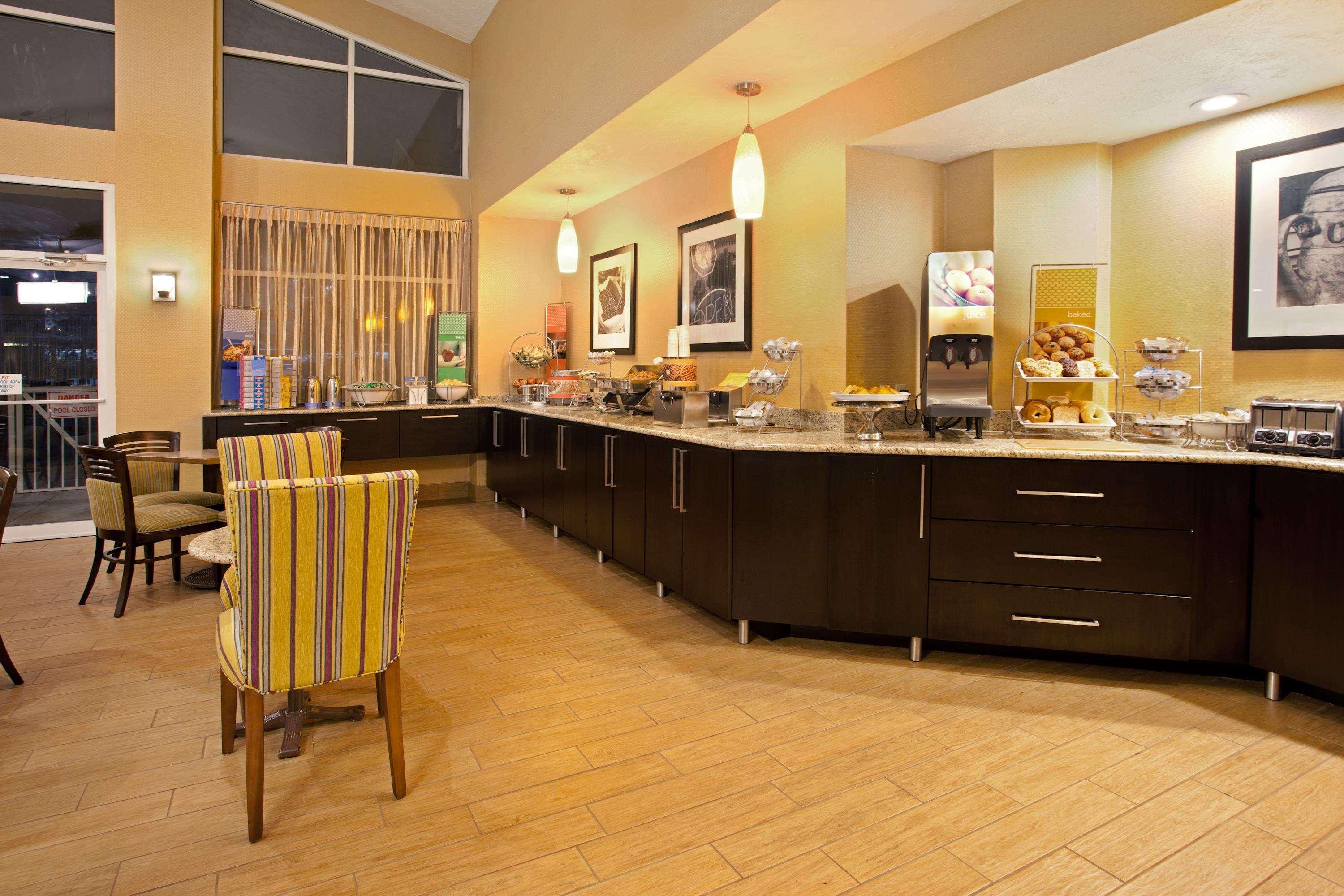 Hampton Inn & Suites Cleveland-Independence Exterior photo
