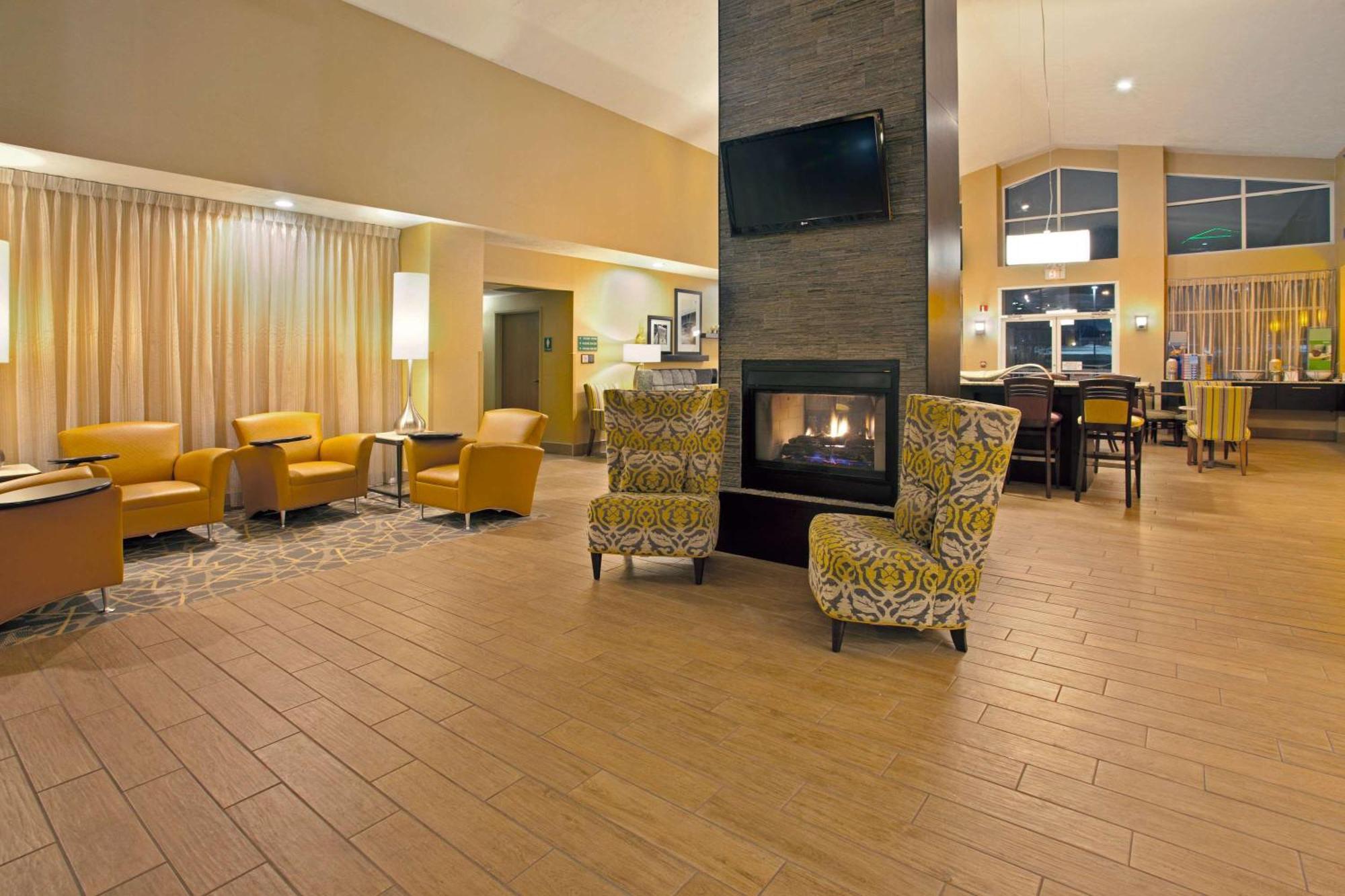 Hampton Inn & Suites Cleveland-Independence Exterior photo
