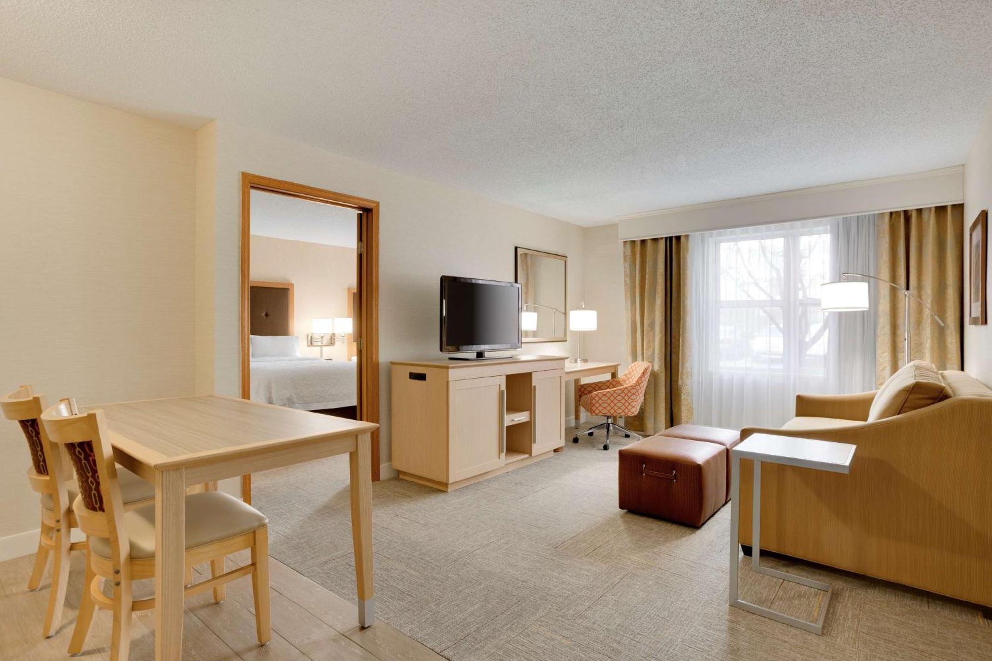 Hampton Inn & Suites Cleveland-Independence Exterior photo