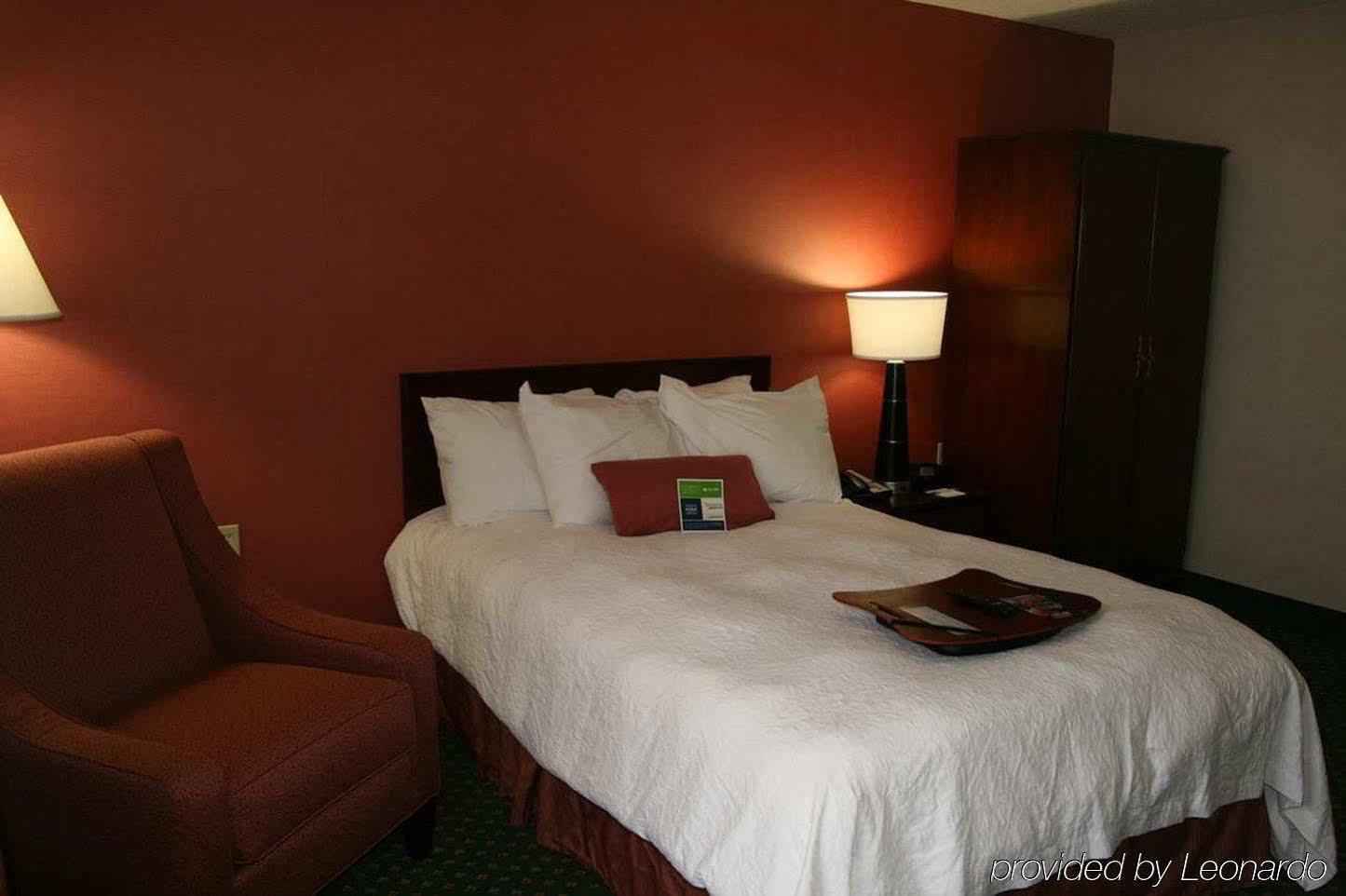 Hampton Inn & Suites Cleveland-Independence Exterior photo